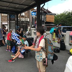 IMG 4739  知恩院前バス停で京都駅行きのバスを待ちます